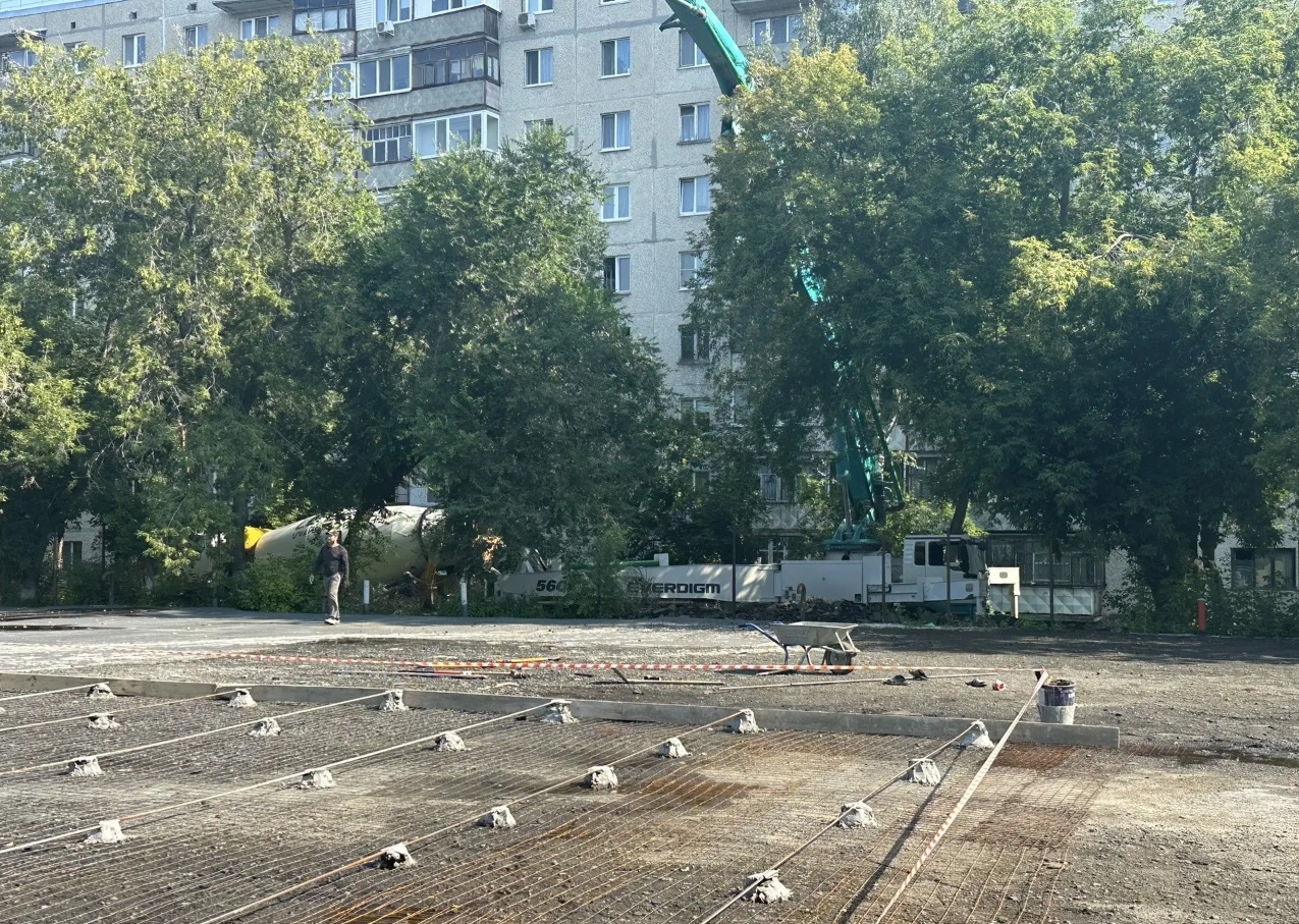 Отгрузка пескобетона М-150 в Тюмени с бетононасосом 58 метров Отгрузка пескобетона М-150 в Тюмени с бетононасосом 58 метров